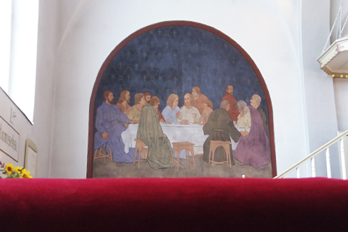 Pyhän Mikaelin kirkon alttari-alueella oleva maalaus viimeisestä ehtoollisesta.